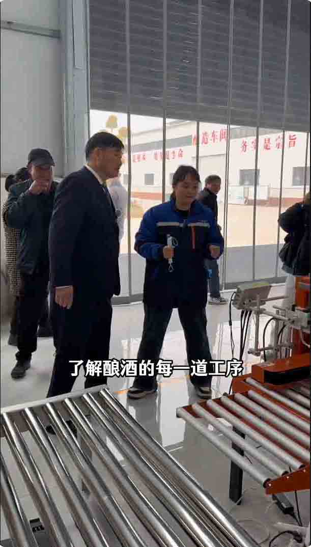 大衣哥朱之文南水北酿酒厂一行